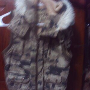 Camo Cargo W/ Fur Sleeveless jacket